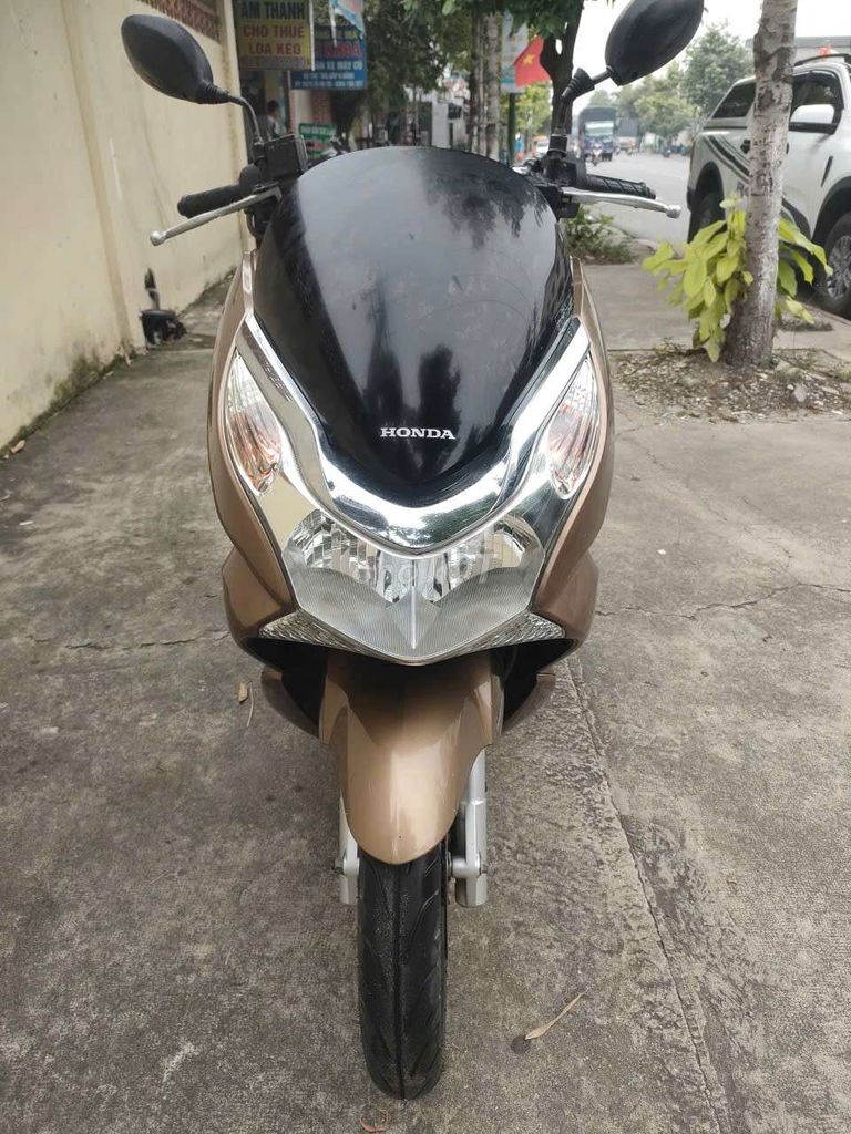 Honda Pcx xe bao depk máy nguyên rin rất êm. Mua bán Xe máy tại Thành phố Dĩ An Bình Dương được đăng bởi Cửa hàng xe máy Anh Khoa  hình 2