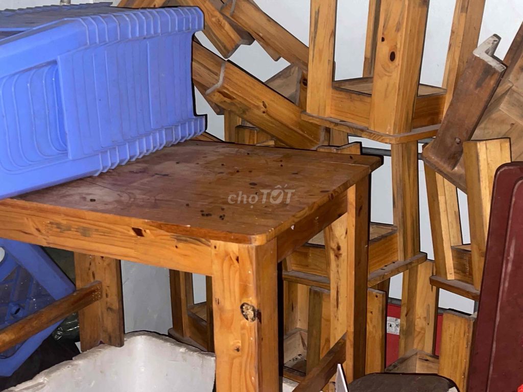 Bộ bàn ghế gỗ thông màu nâu gỗ. Mua bán Bàn ghế tại Quận Long Biên Hà Nội được đăng bởi Huy Anh Vũ hình 1