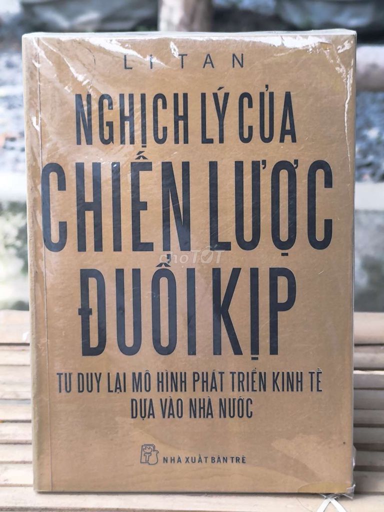 Sách " Nghịch lý của chiến lược đuổi kịp"