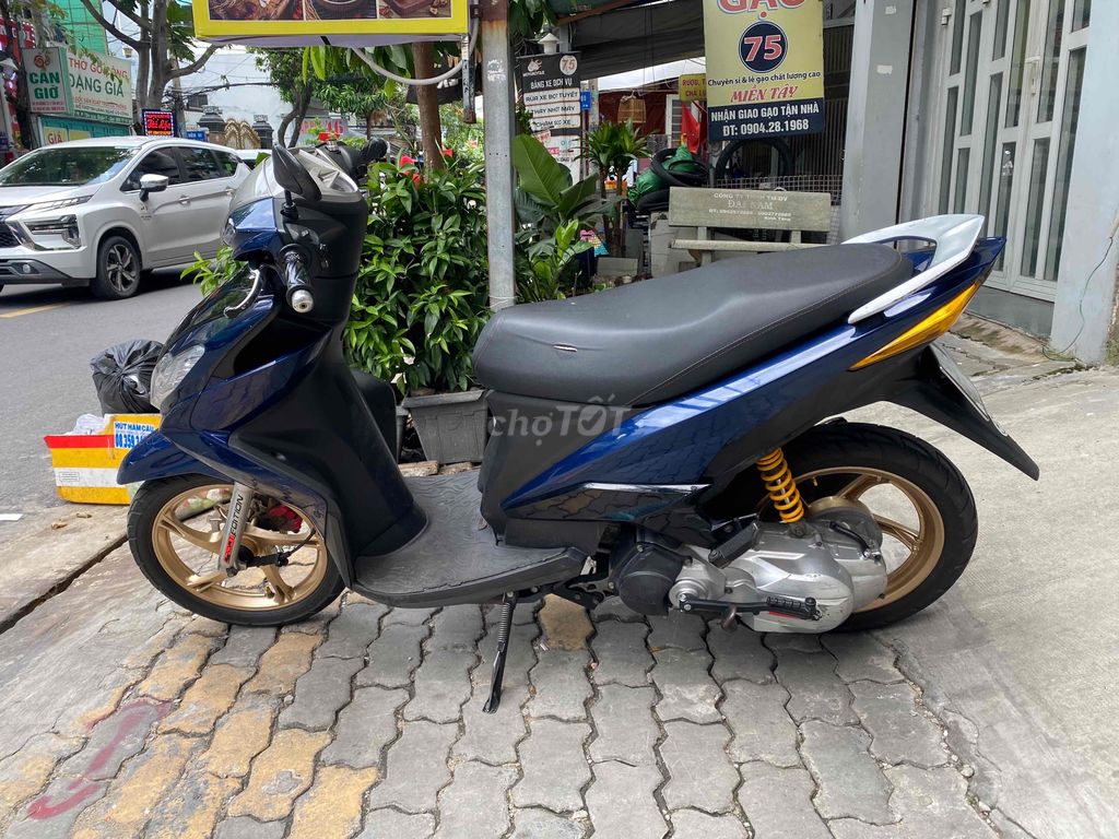 Xe tay ga Yamaha Luvias Fi 2015. Mua bán Xe máy tại Quận 7 Tp Hồ Chí Minh được đăng bởi Thương hình 2