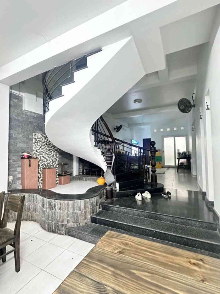 BÁN GẤP MẶT TIỀN ĐẶNG THÙY TRÂM