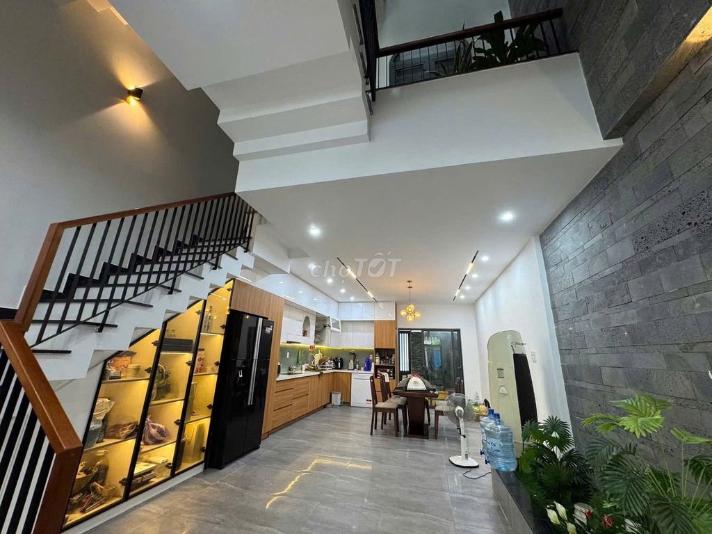 nhà đẹp 3 tầng 4PN khu Mỹ An, gần Sông Hàn