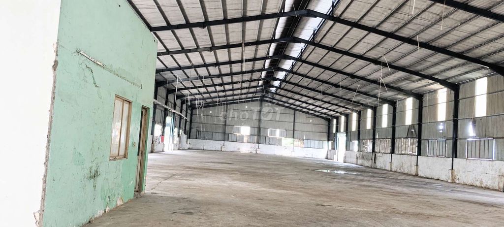 Cho thuê 1750m2 xưởng bình điện 320kwa đường Container Tân Uyên BD