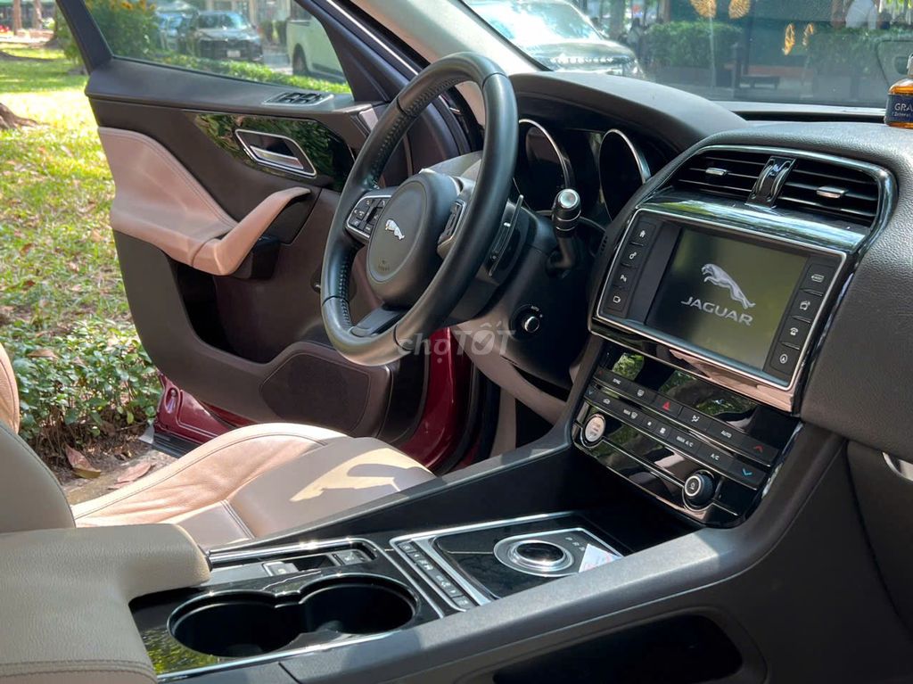 JAGUAR F/PACE. 3.5 TURBO đời 2017  Nhập Anh. Mua bán Ô tô tại Quận 11 Tp Hồ Chí Minh được đăng bởi Nam hình 11