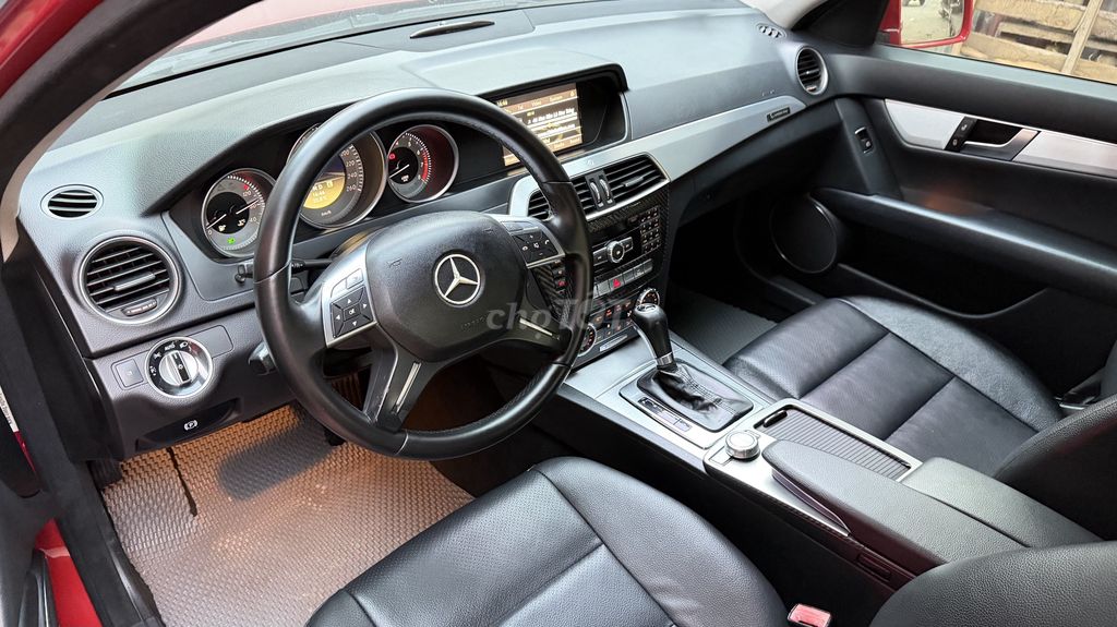 Mercedes-Benz C200 2011 Đỏ. Mua bán Ô tô tại Quận Tây Hồ Hà Nội được đăng bởi Nam hình 14