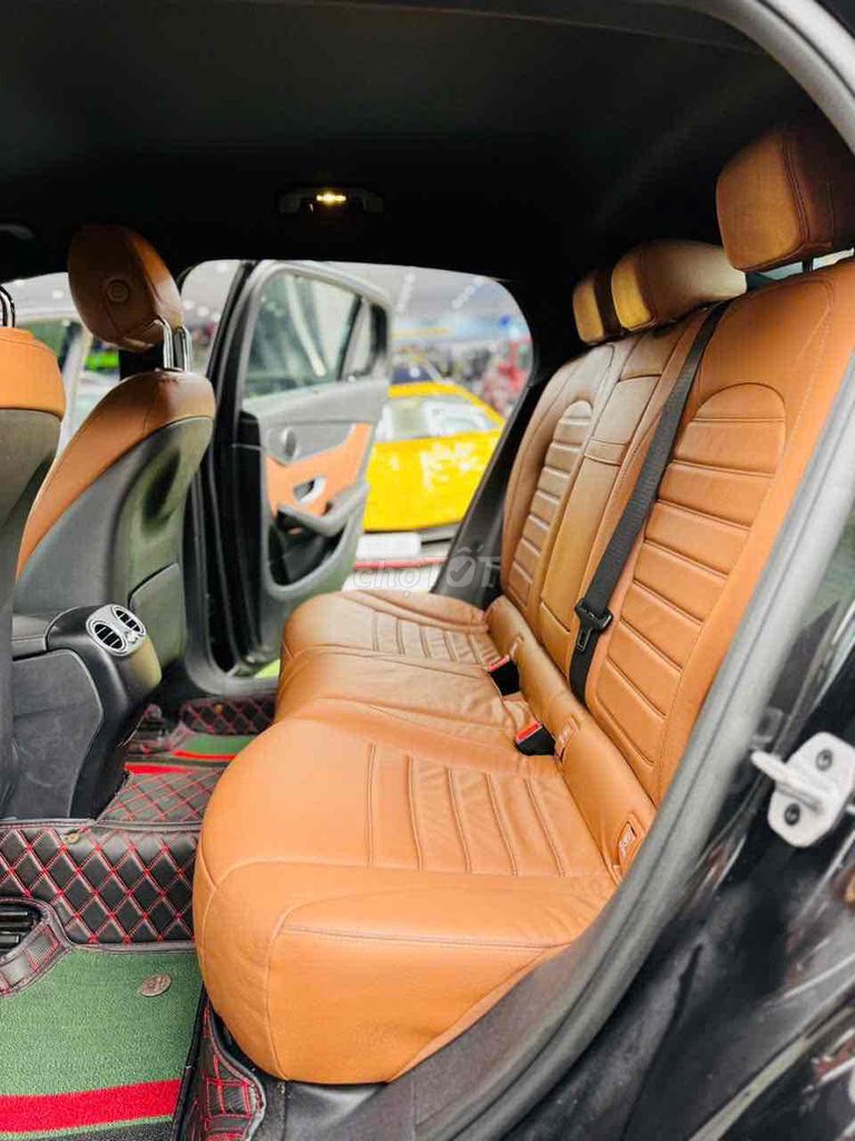 Mercedes Benz GLC 300 4 matic Coupe Model 2023. Mua bán Ô tô tại Quận 8 Tp Hồ Chí Minh được đăng bởi Hồng Phúc hình 11