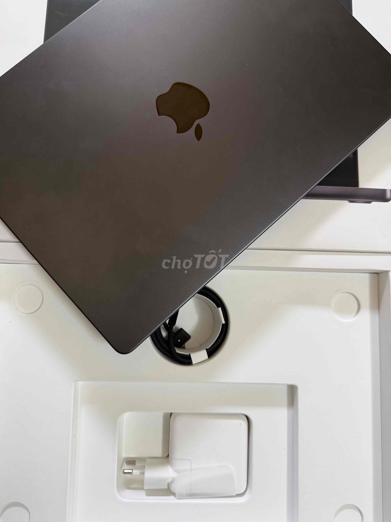 Macbook Pro M5 16GB/1TB VN Full bill bh 6/2027. Mua bán Laptop tại Quận Cầu Giấy Hà Nội được đăng bởi Facebook Anh Thắng Reviewer hình 1