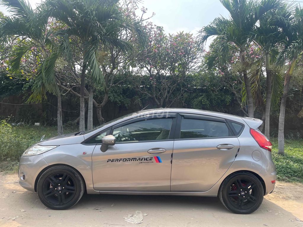 Ford Fiesta 2011 1.6 AT Hatchback MỚI NHƯ XE HÃNG