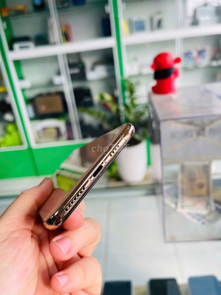 Thanh lý 1 chiếc Iphone xs max gold mất face id