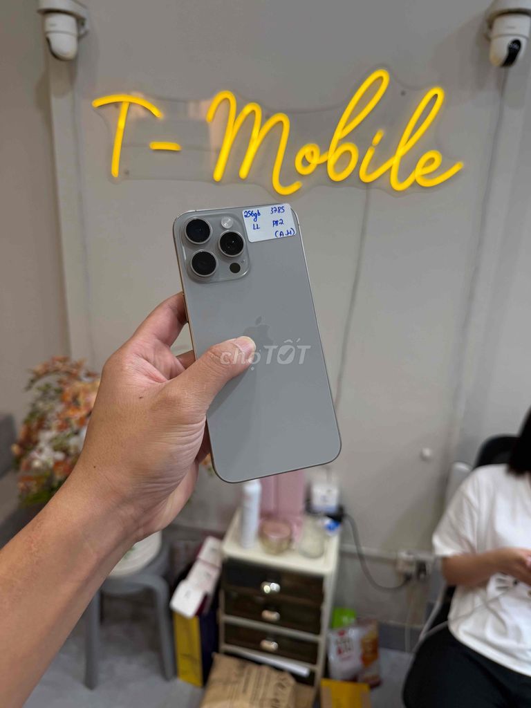 iPhone 15 Pro Max 256GB Titan Quốc tế zin đẹp. Mua bán Điện thoại tại Quận Thanh Xuân Hà Nội được đăng bởi Ngô Tráng T Mobile hình 1