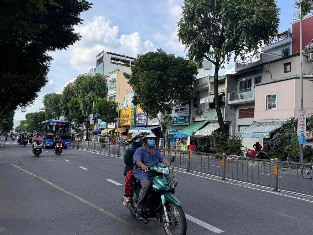 Cho thuê nhà MT Nguyễn Văn Luông ,P11,Q6 ,2 tấm (7x7m) 25tr/th LH : Vũ