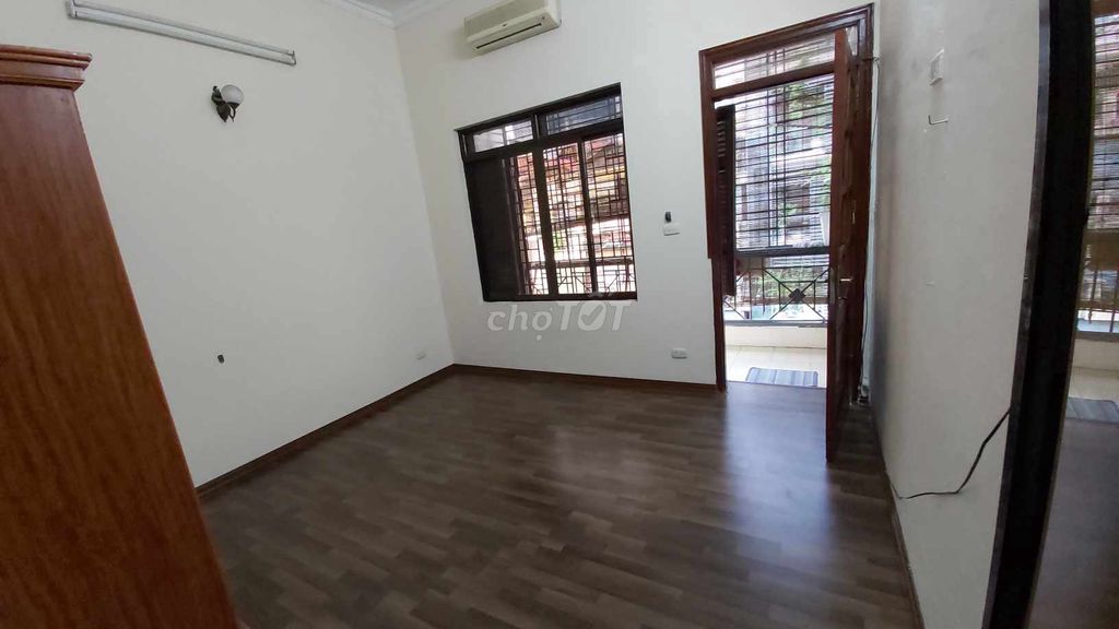Chính chủ cho thuê nhà căn hộ tập thể số 5 Trúc Khê, Đống Đa, Hà Nội.
