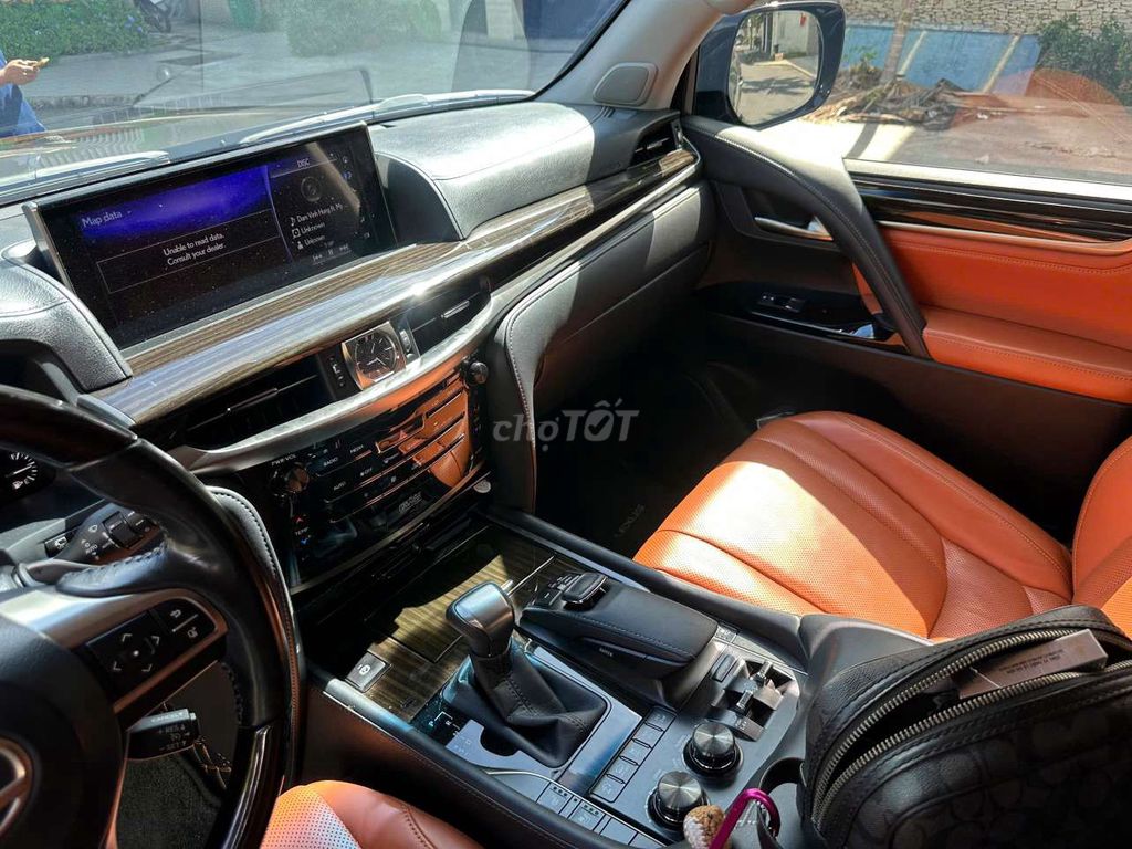 Lexus LX570 2016 lướt nhẹ 53.000km cực đẹp. Mua bán Ô tô tại Quận 7 Tp Hồ Chí Minh được đăng bởi Hoàn Lee Xe Lướt hình 15