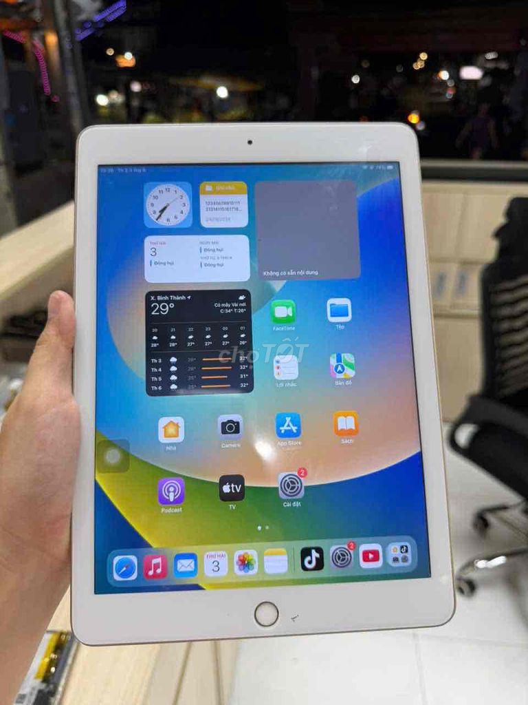 Apple iPad (thế hệ 5) 32GB Vàng. Mua bán Máy tính bảng tại Huyện Thanh Bình Đồng Tháp được đăng bởi Táo mobile chợ bình thành hình 1