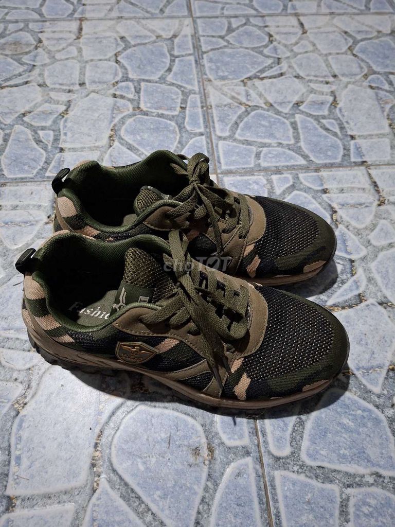 Giày nam size 42 bán 1 tặng kèm 3 đôi. Mua bán Giày dép tại Quận Ô Môn Cần Thơ được đăng bởi Đặng Việt Cường hình 1