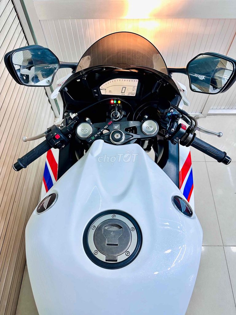 Honda CBR1000rr ABS 2015 nhập AU HQCN. Mua bán Xe máy tại Quận 12 Tp Hồ Chí Minh được đăng bởi Tường hình 6
