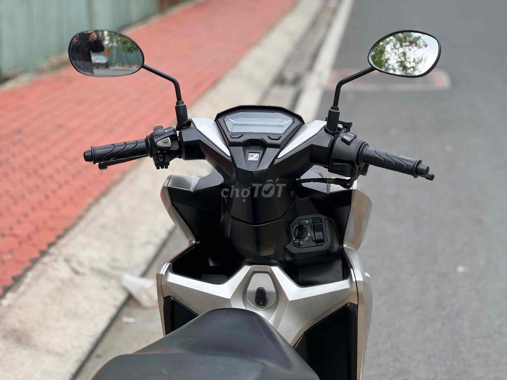 Honda Vario 150 2021 Bạc đen 15.000km. Mua bán Xe máy tại Quận 11 Tp Hồ Chí Minh được đăng bởi Hưng Từ hình 4