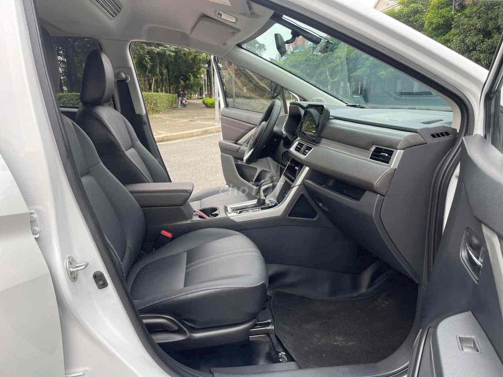 Em cần bán Xpander 2024 Premium siêu đẹp mới khét. Mua bán Ô tô tại Quận Cầu Giấy Hà Nội được đăng bởi TRUNG HIẾU AUTO hình 14