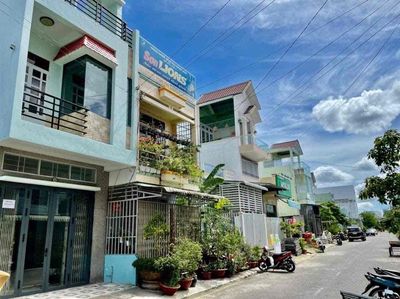 Bán nhà mặt tiền chợ phường 8