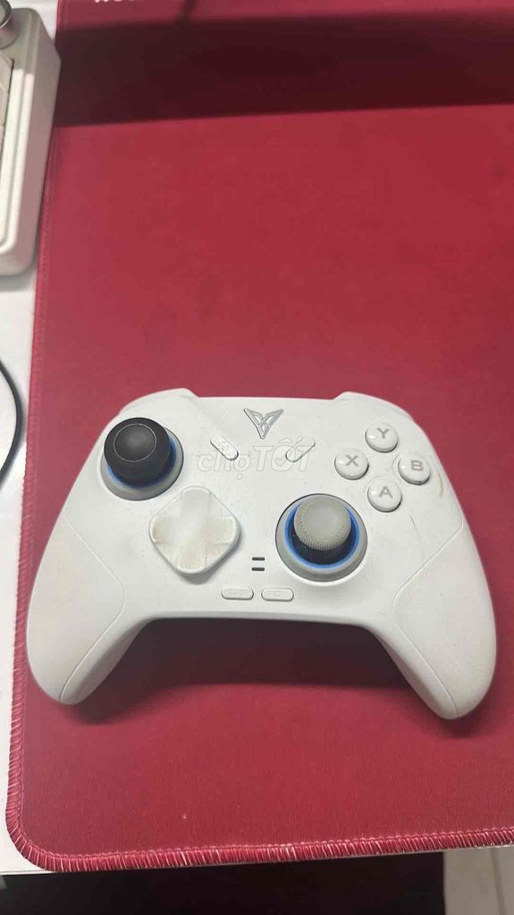 Tay cầm chơi game Flydigi Trắng đã qua sử dụng. Mua bán Thiết bị chơi game tại Thành phố Mỹ Tho Tiền Giang được đăng bởi minh dat hình 1