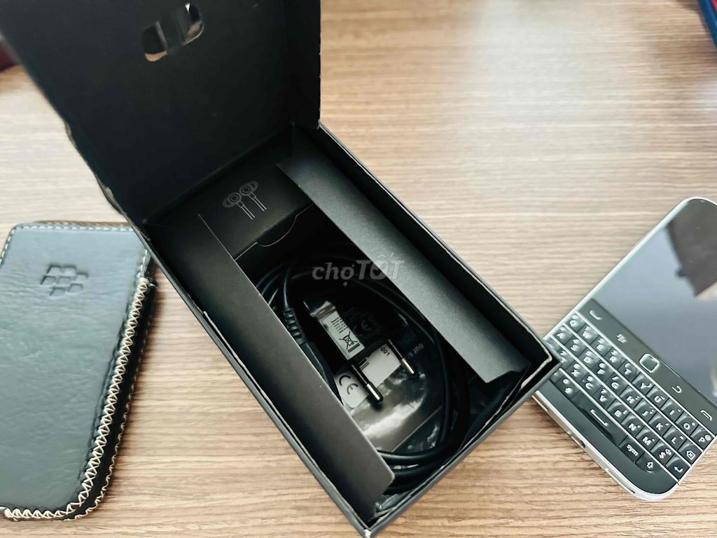 Điện thoại Blackberry Classic đen cũ giá rẻ. Mua bán Điện thoại tại Quận 12 Tp Hồ Chí Minh được đăng bởi Bạch Minh Trung hình 5