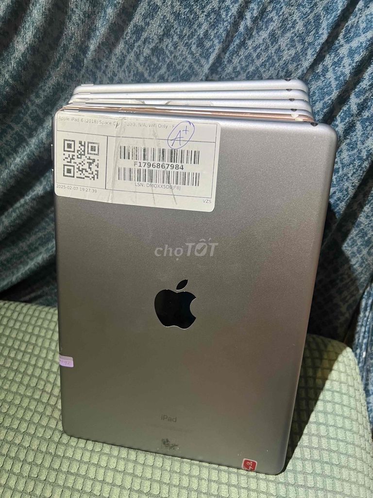 Trả Góp-Cà Thẻ iPad Gen 6 Siêu Rẻ Chiến Full Game. Mua bán Máy tính bảng tại Quận 1 Tp Hồ Chí Minh được đăng bởi Lư Quốc Thông hình 3