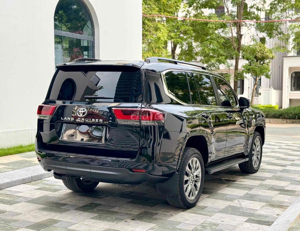 Toyota Land Cruiser Lc300 2022 photo 5