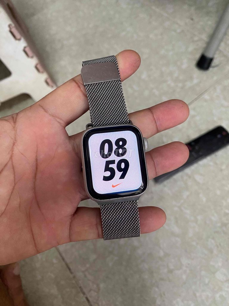 Apple Watch Series 4 40mm. Mua bán Thiết bị đeo thông minh tại Quận 12 Tp Hồ Chí Minh được đăng bởi KHANG hình 1