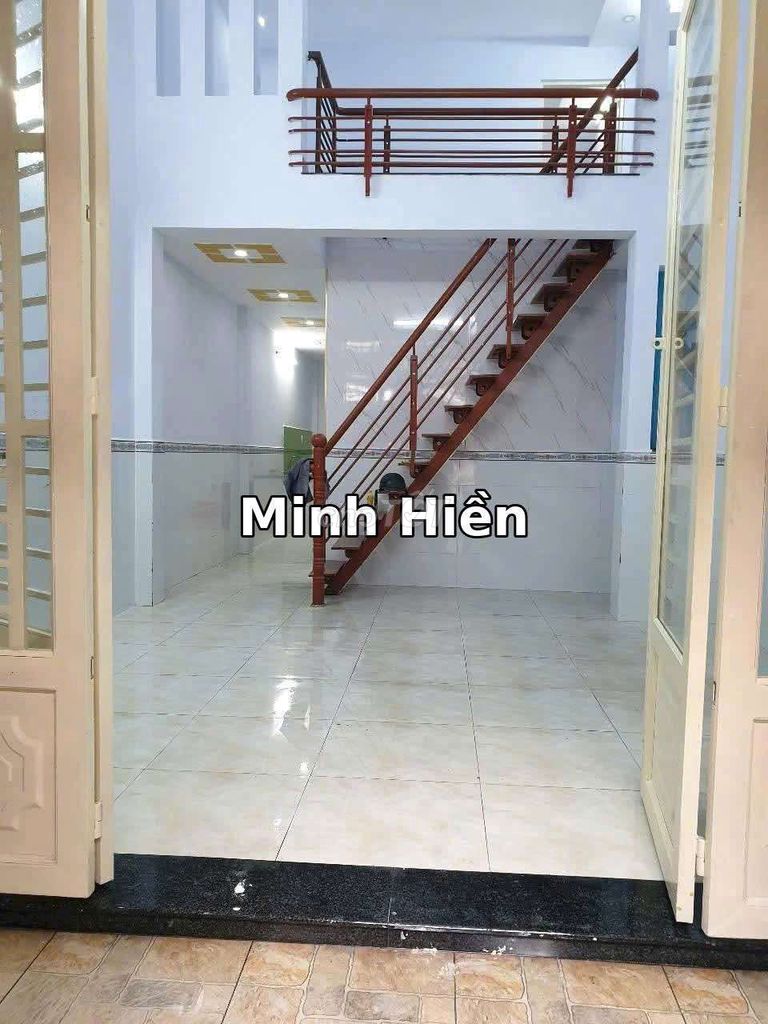 Nhà 4,5m x 15m 2 phòng kín 1 phòng hở nhà trống vào ở ngay