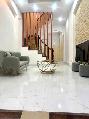 Nhà 42m2 , 4 phòng ngủ đường Lạc Long Quân Tây Hồ. Mua bán nhà ở tại Quận Cầu Giấy Hà Nội được đăng bởi Phan Hữu Việt