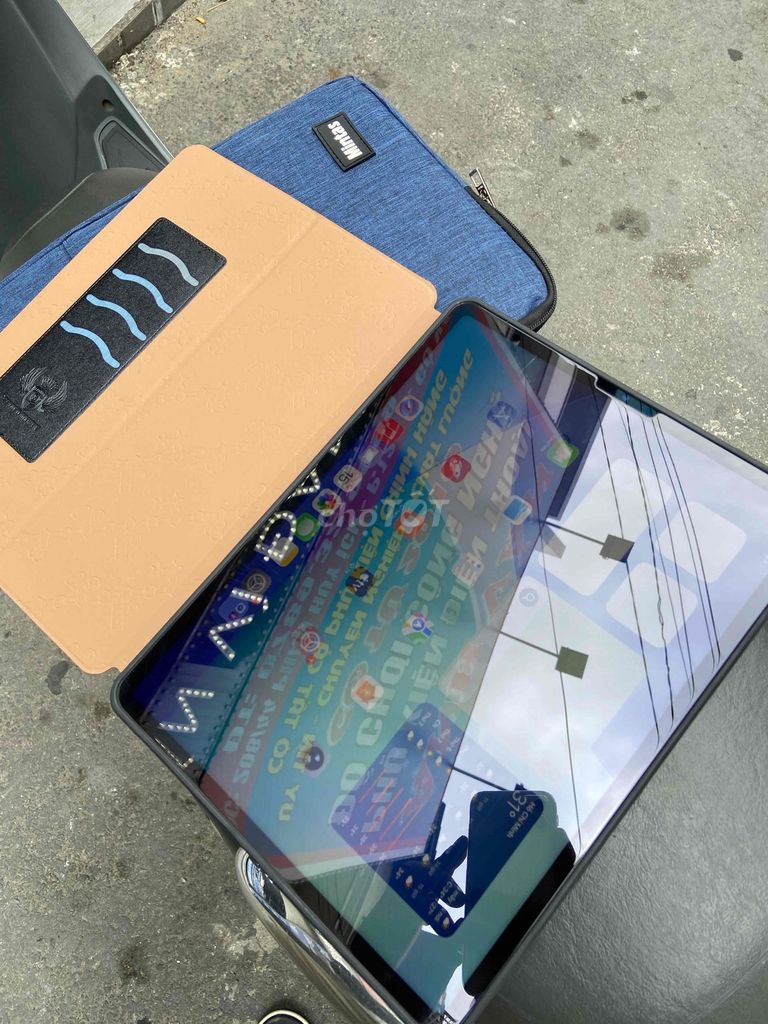 Apple iPad Pro M1 12.9 inch 256GB 5G  sạc 364 lần. Mua bán Máy tính bảng tại Quận Gò Vấp Tp Hồ Chí Minh được đăng bởi Pham Van Hung hình 1