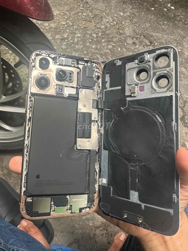 Apple iPhone 16 Pro Max 256GB Vàng 9x. Mua bán Điện thoại tại Quận 8 Tp Hồ Chí Minh được đăng bởi Cuong Le Quoc hình 1