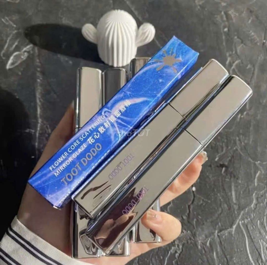 Son môi TOOT DOD Nữ Đỏ rượu. Mua bán Phụ kiện thời trang khác tại Thành phố Vĩnh Long Vĩnh Long được đăng bởi ST STORE chuyên sỉ hình 1