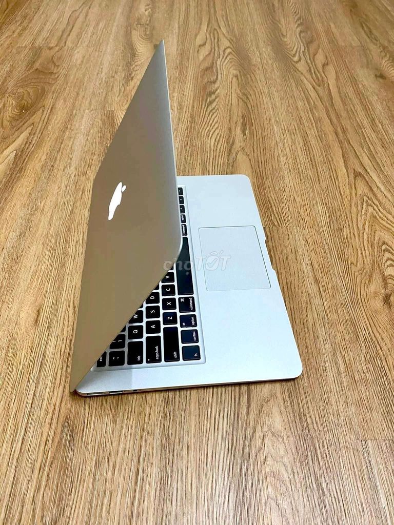 Apple MacBook Air Bạc. Mua bán Laptop tại Quận Hoàn Kiếm Hà Nội được đăng bởi Linh Linh hình 1