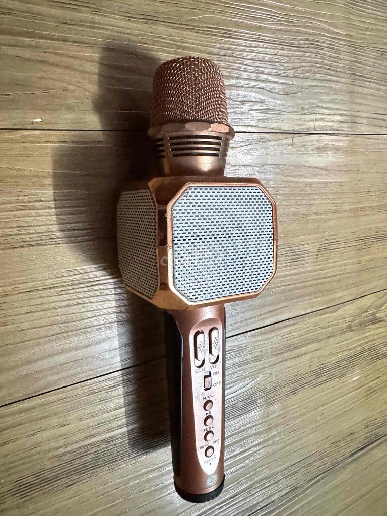 Micro karaoke Bluetooth tích hợp loa màu Đồng. Mua bán Tivi, Âm thanh tại Quận 11 Tp Hồ Chí Minh được đăng bởi Cẩm Hùng hình 1
