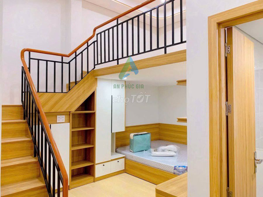 Трехэтажный дом с 5 спальнями в переулке Лам Хоань, Сон Тра