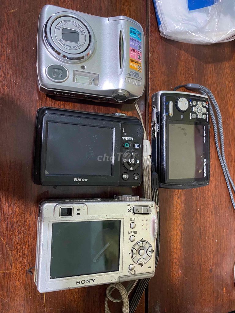 4 máy ảnh cũ nikkon, olympus, sony