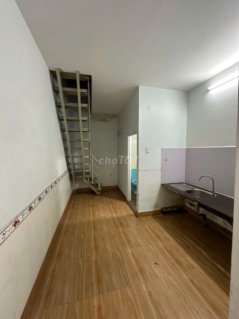 Дом в широком переулке 4м - район 10. Площадь: 38 кв.м. Цена: 5,2 млрд