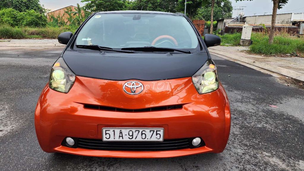 Toyota IQ 2010, бежевый, черный