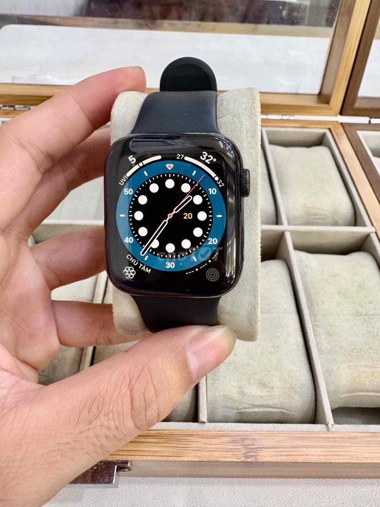 Apple Watch Series 4 Đen Thép 44mm. Mua bán Thiết bị đeo thông minh tại Quận Thanh Khê Đà Nẵng được đăng bởi Apple Watch Chính Hãng SO1 DaNang hình 1
