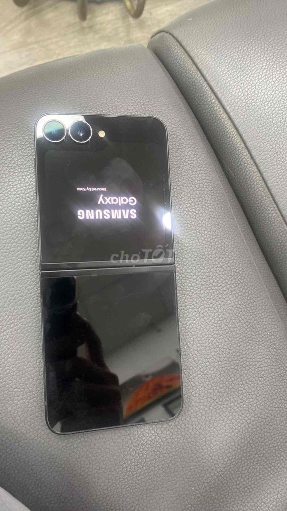 Samsung Galaxy Z Flip7 FE Đen Mới Trầy xước nhẹ. Mua bán Điện thoại tại Quận 8 Tp Hồ Chí Minh được đăng bởi Quang Thành hình 1