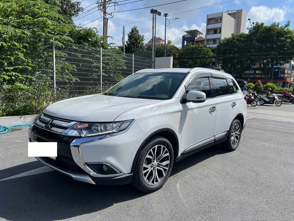 Mitsubishi Outlander 2018 2.0 CVT lướt chính hãng