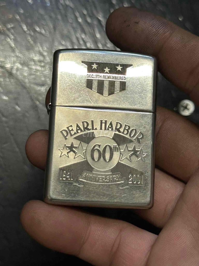 zippo phiên bản giới hạn. Chân châu cảng