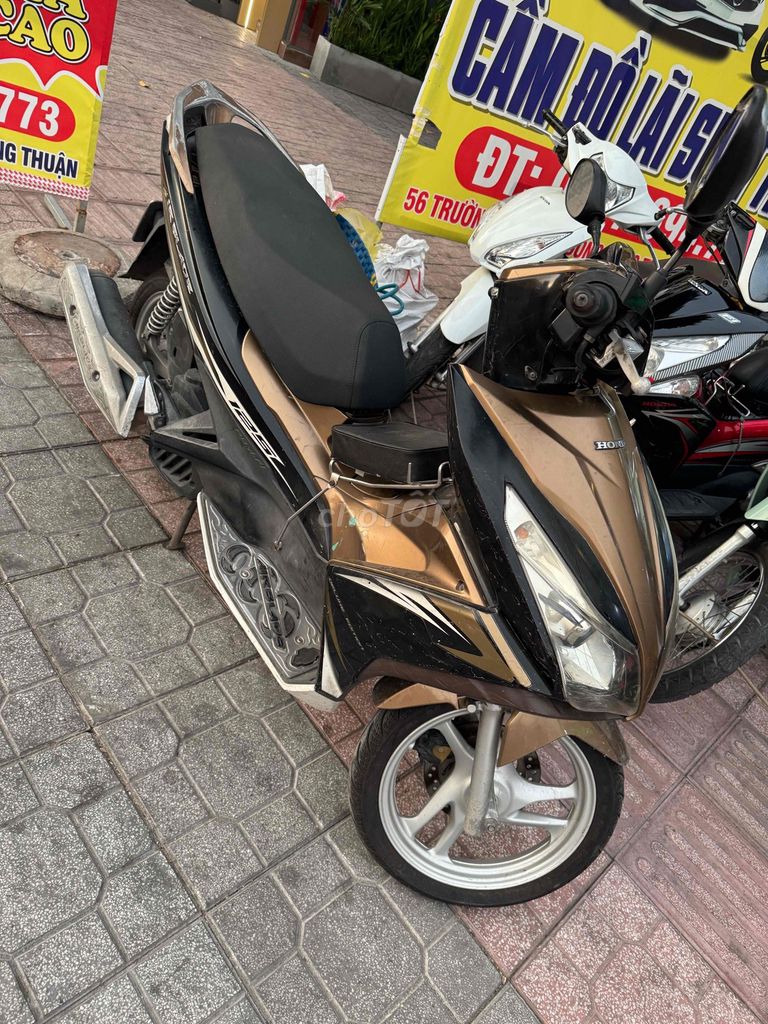 Honda Air Blade Золотисто-бронзовый скутер