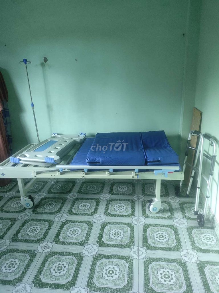 Giường y tế Kim loại, Vải 2 tay quay. Mua bán Giường, chăn ga gối nệm tại Thị xã Phú Mỹ Bà Rịa - Vũng Tàu được đăng bởi Lê Phú Tỷ hình 1