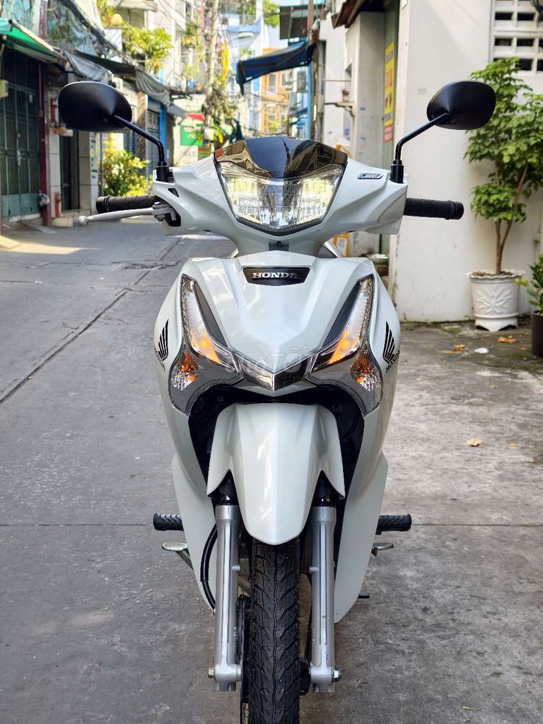 Honda Future 125 2023 Trắng 7777 km. Mua bán Xe máy tại Quận 11 Tp Hồ Chí Minh được đăng bởi Khoa hình 2