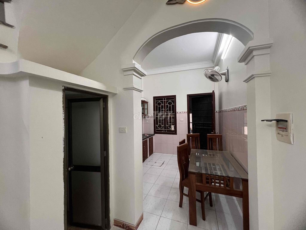Cho thuê phòng trọ sẵn tiện nghi 25m2 mặt tiền ở ngay