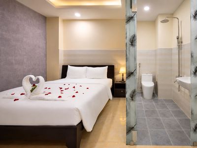VIP HOTEL logo