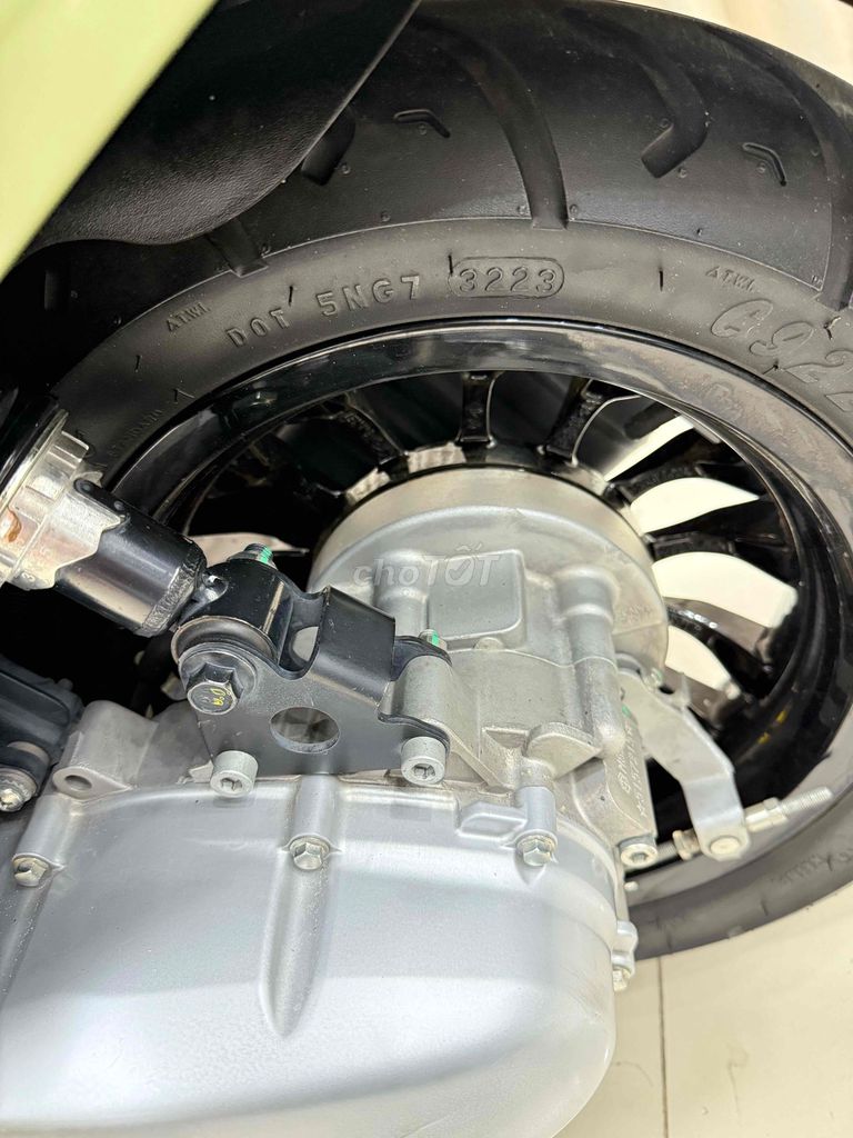 Vespa 125 siêu lướt vài ngàn km đẹp như bức tranh. Mua bán Xe máy tại Quận Thanh Khê Đà Nẵng được đăng bởi THẾ MẪN CHUYÊN XE LƯỚT CÓ BÁN TRẢ GÓP  hình 9