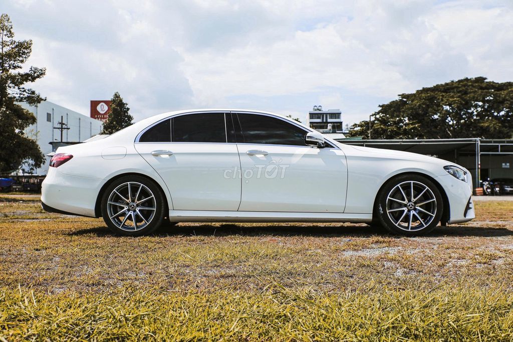 Mercedes E300 AMG 2021 màu trắng nội thất siêu đẹp. Mua bán Ô tô tại Quận Gò Vấp Tp Hồ Chí Minh được đăng bởi NGUYỄN MINH VUA XE LƯỚT hình 3